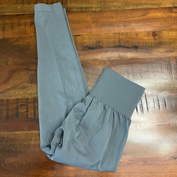 Halara Seamless Tummy Control Leggings – Gray | Size Medium - Picture 1 of 3